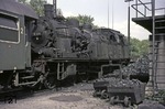 Wegen der kurzen Wendezeiten der Züge wurde in Aumühle auch schon mal mit dem gesamten Wagenpark bekohlt. (25.05.1968) <i>Foto: K.D.Hensel</i>