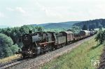 052 866 (Bw Ulm) mit einem Güterzug kurz vor Rottweil. (15.08.1970) <i>Foto: Helmut Dahlhaus</i>