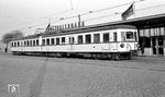 Der erst ein Jahr alte ET 62/63 (de Dietrich/Talbot, Baujahre 1944/51) im Rheinuferbahnhof an der Hohenzollernbrücke. (11.1952) <i>Foto: Karl Wyrsch, Slg. D. Ammann</i>