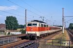 111 169 fährt mit einer S 6 nach Düsseldorf Hbf in den Haltepunkt Düsseldorf-Eller Süd ein. (19.06.1989) <i>Foto: Wolfgang Bügel</i>