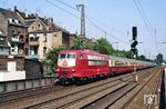 103 145 in der neuen orientroten Farbgebung vor IC 712 "Diplomat" (Stuttgart - Köln - Hamburg-Altona) in Düsseldorf-Oberbilk. (20.06.1989) <i>Foto: Wolfgang Bügel</i>