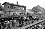 Gewimmel in einer Gleisbaustelle beim Umbau des Ostkopfes des Bahnhofs Neckargemünds.  (20.07.1962) <i>Foto: Alfred Volk</i>