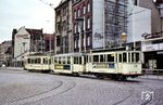 Tw 219 (Wismar, Baujahr 1940) mit Bw 90 und Bw 22 als Einsatzwagen unterwegs in Kiel. Die Kieler Straßenbahn existierte von Juli 1881 bis zum 4. Mai 1985. Sie hatte eine Spurweite von 1100 mm, von denen es neben Kiel nur zwei weitere in Braunschweig und Lübeck gab. (10.1964) <i>Foto: Gerhard Karl</i>
