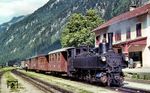 Lok 2 ist mit einem Personenzug im Endbahnhof der Zillertalbahn in Mayrhofen angekommen. (05.1964) <i>Foto: Gerhard Karl</i>