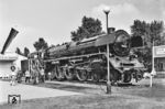 05 003 hat ihren Platz auf der Verkehrsausstellung "Schiene und Straße" in der Essener Gruga gefunden.  (07.09.1951) <i>Foto: BD Essen</i>