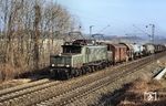 194 023 mit einem Güterzug bei Illingen (Württ.). (02.1983) <i>Foto: Heiko Hamm</i>