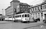 Tw 5 (v.d.Zypen, Baujahr 1911) der BGM mit zwei Beiwagen nach Rüngsdorf in Höhe des Bonner-Rheinuferbahnhofs am Hauptbahnhof. (12.1953) <i>Foto: Karl Wyrsch, Slg. D. Ammann</i>