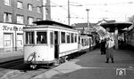 Ein Straßenbahnzug der BGM nach Mehlem im Rheinuferbahnhof in Bonn. In der Mitte der Niederflurwagen 45 aus dem Jahr 1914, am Zugschluss Bw 32 (Herbrand) aus dem Jahr 1911. (12.1953) <i>Foto: Karl Wyrsch, Slg. D. Ammann</i>