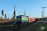 111 074 mit dem Ersatzzug RB 25597 auf der Linie RB 49 von Hanau nach Gießen in Friedberg. (10.11.2022) <i>Foto: Marvin Christ</i>