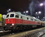232 105 von DB Schenker Rail Polska vor einem Güterzug nach Seddin in Halle (Saale) Rbf. (05.12.2022) <i>Foto: Andreas Höfig</i>