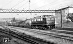 E 40 149 (Bw Offenburg) mit Güterzug 7565 im Berner Güterbahnhof Wylerfeld. (28.08.1961) <i>Foto: Karl Wyrsch, Slg. D. Ammann</i>