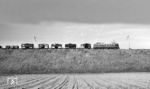 E 40 149 mit einem Güterzug kurz vor Brugg im Schweizer Kanton Aargau. (08.1963) <i>Foto: Karl Wyrsch, Slg. D. Ammann</i>