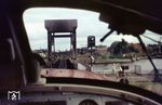 601 014 passiert die Klappbrücke am Emder Binnenhafen. (19.08.1972) <i>Foto: Bernd Kappel</i>