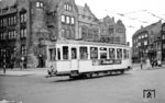 Tw 431, ein ex Meterspurwagen der Städtischen Straßenbahn Hamborn (Uerdingen/AEG/SSW, Baujahr 1926), auf der Linie 21 (Alsum – Hamborn Rathaus – Oberhausen-Buschhausen) am Rathausplatz in Duisburg-Hamborn. (20.09.1959) <i>Foto: Aad van Ooy</i>