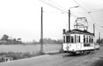 Tw 511 (ex Ruhrort, Uerdingen/AEG, Baujahr 1930) auf der Linie 16 nach Walsum Rathaus auf der Dinslaker Straße in Duisburg-Walsum. (20.09.1959) <i>Foto: Aad van Ooy</i>