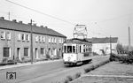 Tw 511 (ex Ruhrort) auf der Linie 16 nach Walsum Rathaus in der Hooverstraße in Duisburg-Walsum. (20.09.1959) <i>Foto: Aad van Ooy</i>