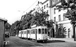 Tw 61 (Gastell/Siemens, Baujahr 1925) mit Bw 130 und 118 (MAN, Baujahr 1920) auf der Linie 1 nach Eberstadt am Platz der Deutschen Einheit in Darmstadt. (14.07.1959) <i>Foto: Aad van Ooy</i>