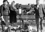 Eisenbahnerinnen vor einer TE (ex DRG Baureihe 52) irgendwo im Baltikum. (1968) <i>Foto: Slg. Eisenbahnstiftung</i>
