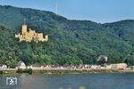 Ein von 103 115 geführter IC fährt unterhalb von Schloss Stolzenfels auf Koblenz zu. (20.06.1995) <i>Foto: Klaus D. Holzborn</i>