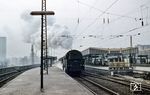 65 016 dampft mit einem Personenzug, der im S-Bahn ähnlichen Vorlaufbetrieb nach Düsseldorf fuhr, aus Essen Hbf. Leider fuhren die Loks immer fototechnisch ungünstig mit der Rauchkammer am Zug. (07.03.1965) <i>Foto: Theodor Horn</i>