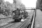 03 267 vom Bw Bremen Hbf fährt mit E 589 nach Cuxhaven in Goslar ein. (05.1958) <i>Foto: Winfried Gronwald</i>