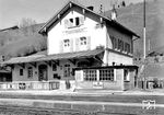 Thalkirchdorf liegt an der Bahnstrecke Buchloe – Lindau zwischen Immenstadt und Oberstaufen. Der Bahnhof, der im Ortsteil Salmas lag, ist jedoch seit längerem aufgelassen; das ehemalige Empfangsgebäude beherbergt heute eine Tierarztpraxis.  (1940) <i>Foto: RBD Augsburg</i>