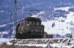 194 048 legt sich mit Üg 77453 aus Reutte in Tirol bei Ehrwald in die Kurve. (21.03.1985) <i>Foto: Prof. Dr. Willi Hager</i>