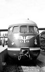 VT 12 502 mit DB-Flügelrad wurde von der Waggonfabrik J. Rathgeber AG, München direkt zur "Deutschen Verkehrsausstellung 1953" gebracht, um ihn dort dem Publikum vorzustellen.  (08.1953) <i>Foto: Karl Wyrsch, Slg. D. Ammann</i>