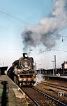FK 262, die letzte Dampflok der Frankfurt-Königsteiner Eisenbahn (FK), fährt mit einem Personenzug nach Königstein (Taunus) aus Frankfurt-Höchst. (02.05.1965) <i>Foto: Theodor Horn</i>