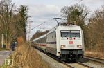 101 057 in weißer Folierung zum "EUROPEAN YEAR OF RAIL 2021" vor IC 2044 (Dresden - Stuttgart) bei Solingen-Ohligs. (11.03.2023) <i>Foto: Joachim Bügel</i>