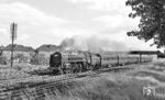 BR No. 70004 "WILLIAM SHAKESPEARE" vom Londoner Depot Willesden (Crewe Works, Baujahr 1951) mit einem Schnellzug bei Kenton im Norden Londons.  (18.08.1962) <i>Foto: Robin Fell</i>