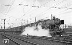50 287 vom Bw Schwandorf verlässt mit einem Güterzug den Nürnberger Rangierbahnhof. Seit 1960 besaß sie den Kessel (Krenau 11274/1943) von 52 5204 und Tender (Krupp 2615/1942) von 50 2450. (02.04.1969) <i>Foto: Wolfgang Bügel</i>