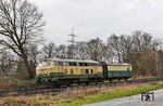 Neben den beiden 103er war noch 218 396 der Brohltal-Eisenbahn mit dieser überlastverdächtigen Fuhre als DGS 95084 von Wanne-Eickel nach Neuwied bei Solingen auf Achse. (19.03.2023) <i>Foto: Joachim Bügel</i>