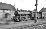 Aus dem vorbeifahrenden Zug wurde 55 3770 vom Bw Hildesheim im Bahnhof Nordstemmen erwischt. (15.06.1958) <i>Foto: Winfried Gronwald</i>