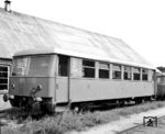 Beiwagen VB 4 im Bahnhof Barmstedt. Das Fahrzeug war ein Eigenbau der EBOE aus dem Jahr 1950. (09.1963) <i>Foto: Reinhard Todt</i>