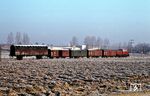 Bye-bye Bottwartalbahn: Der letzte Güterzug mit 251 903 fährt bei Ilsfeld davon. 251 903 wurde anschließend zur Strecke Warthausen – Ochsenhausen umgesetzt. (12.12.1968) <i>Foto: Dieter Junker</i>