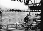 Eine P 8 ist auf der Brücke des Landwehrkanals als Rangierfahrt auf dem Weg zum Anhalter Bahnhof. Das Bild entstand aus dem Stellwerk "Abf". (19.05.1938) <i>Foto: RVM (Pragher)</i>
