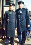 Das Personal trat beim Streckenjubiläum stilecht in historischen Uniformen auf. (09.1975) <i>Foto: Johannes Leichsenring</i>