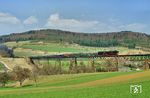 Auch 01 1066 war Gast auf der Sauschwänzlebahn. Am Karsamstag 1087 überquert sie das Viadukt bei Epfenhofen. (18.04.1987) <i>Foto: Klaus D. Holzborn</i>