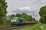 Alles grün hier? 218 457 von AIXrail Aachen mit DGV 34053 (Bestwig - Stolberg/Rheinl Gbf) in der "grünen Hölle" von Solingen-Ohligs. (09.05.2023) <i>Foto: Joachim Bügel</i>