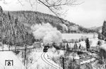 Der vorösterliche Schnee im Erzgebirge verdeckte gnädigerweise das Fehlen des zweiten Gleises, als 58 1934 mit P 3603 durch das Schwarzwassertal bei Antonsthal nach Johanngeorgenstadt dampfte. (27.03.1975) <i>Foto: Joachim Schmidt</i>