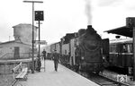 OHE 76 090 am P 234 nach Soltau im Bahnhof Celle. Die Personenzüge der OHE wurden erst ab 1959 im DB-Bahnhof Celle bereitgestellt, um den Reisenden das Umsteigen zu erleichtern. (19.03.1962) <i>Foto: Karl Wyrsch, Slg. D. Ammann</i>