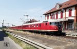 Der Traditionszug VT 12 506/507, genannt „Stuttgarter Rössle“, auf Sonderfahrt in Lörrach-Stetten. (17.06.2023) <i>Foto: Ronald Krug</i>