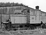 Diesellok KL 2 (Jung, Baujahr 1937) war 1961 von der Bremervörde-Osterholzer Eisenbahn nach Niebüll gekommen. Die 40 PS starke Lok fiel durch ihren zebraförmigen Warnanstrich auf. 1967 wurde sie ausgemustert. (09.1963) <i>Foto: Reinhard Todt</i>