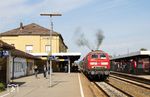 218 438 startet mit RE 4217 (Stuttgart - Lindau) im Bahnhof Aulendorf. (30.09.2017) <i>Foto: Marvin Christ</i>