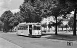 Tw 101 auf der Linie 7 (Mombach - Bismarckplatz - Hauptbahnhof - Höfchen - Kaisertor - Straßenbahnamt) am Barbarossaring in Mainz. (14.07.1959) <i>Foto: Aad van Ooy</i>
