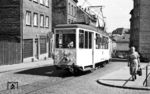 Tw 98 mit Bw 154 auf der Linie (Kapellenstraße - Waggonfabrik - Hauptbahnhof - Hechtsheim) in der Mainzer Gaustraße. (14.07.1959) <i>Foto: Aad van Ooy</i>
