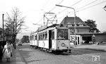 Tw 56 ("Neue Düsseldorfer") mit Bw 104 auf dem Weg nach Ehringshausen in der Elberfelder Straße in Remscheid. Die Linie 3 war die letzte Remscheider Straßenbahnlinie und wurde am 10.03.1969 eingestellt. Die Automarke Lloyd (rechts) verschwand 1961 durch Insolvenz. (21.09.1959) <i>Foto: Aad van Ooy</i>