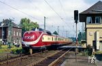 601 014/019 fährt als Sonderzug durch den Bahnhof Leverkusen-Küppersteg. Kurz Zeit später begann hier der Ausbau der Strecke auf 200 km/h, bei der das Stellwerk "Kf" wie auch der Bahnübergang beseitigt wurden. (10.08.1989) <i>Foto: Joachim Bügel</i>