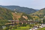 Auf der doppelstöckigen Moselbrücke begegnen sich CFL 4001 mit DGS 45256 (Rostock Seehafen - Bettembourg Marchandises) dem RE 5109/4109 (429 + CFL 2312) nach Koblenz. (22.07.2023) <i>Foto: Joachim Bügel</i>